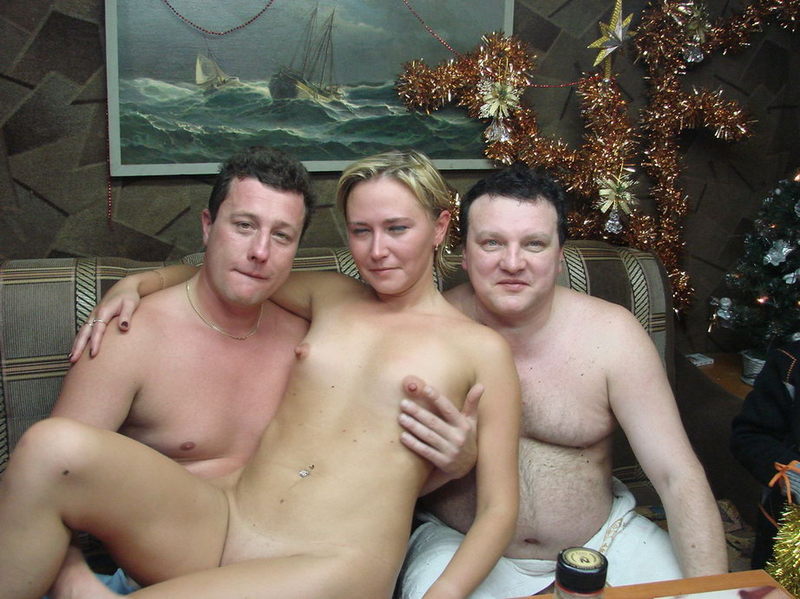 Русские бабы зажигают с чужими мужьями дома и в бане - секс порно фото
