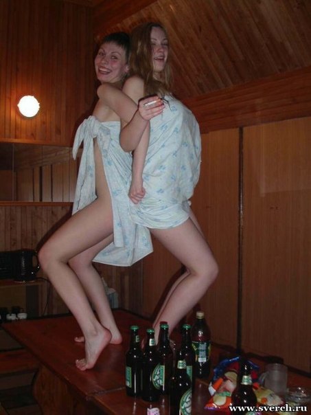 Русские девки и опытные мамки позируют обнаженные на камеру - секс порно фото